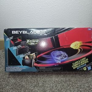 Beyblade X Clash & Carry Arena - Black and Red